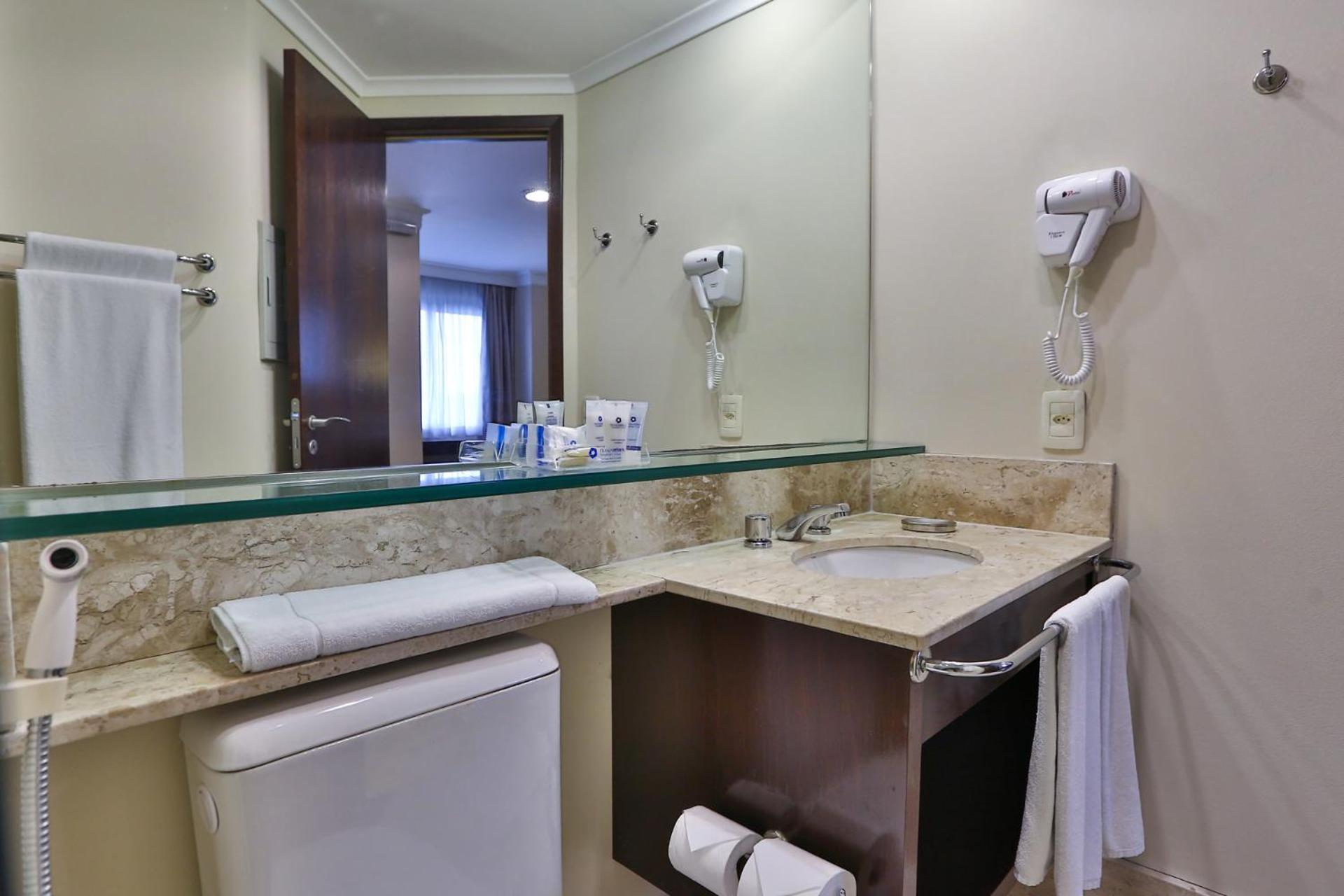 Transamerica Prime International Plaza Hotel